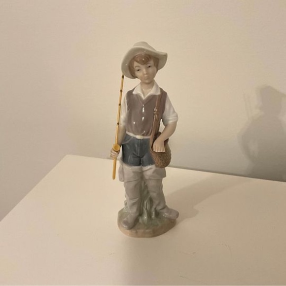 Royal Doulton and Lladro Figurines - will sell individual or multiple items - Picture 4 of 8